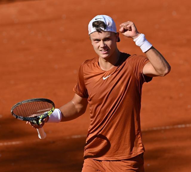 杜兰特点名“军训”杨瀚森，随后一球太解气了，开拓者全场球迷沸腾！